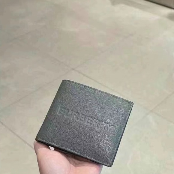 100% authentic Burberry unsex flap wallet $480+ tax - Picture 2 of 4
